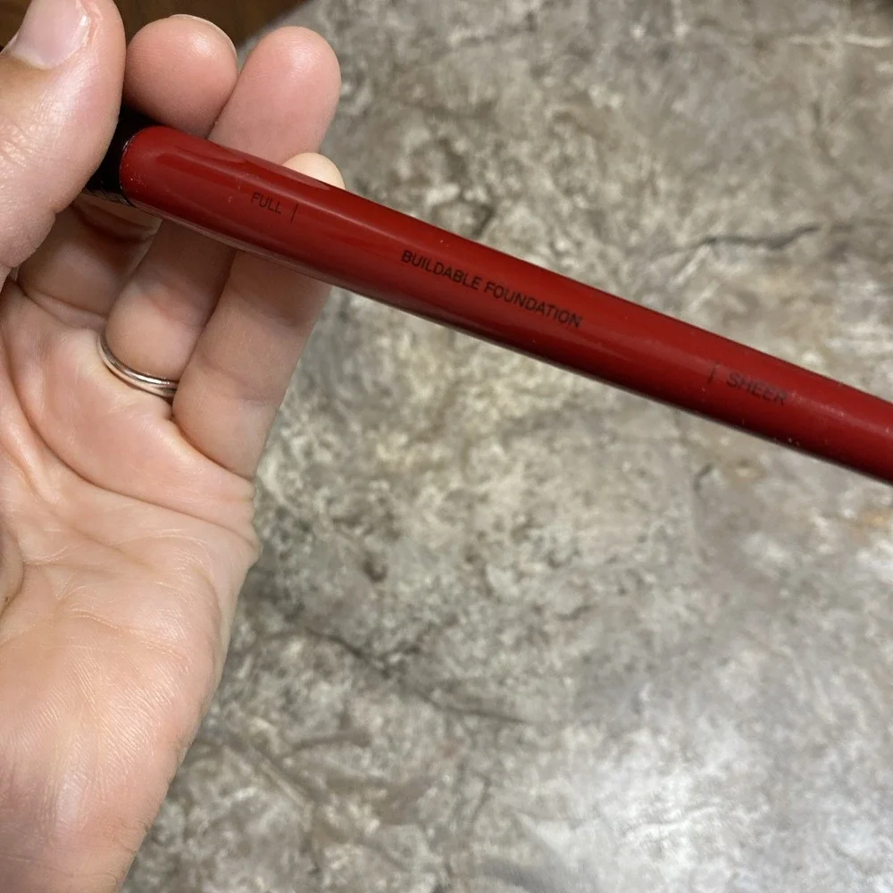 NWOB SMASHBOX CAMERA READY‎ BUILDABLE FOUNDATION BRUSH